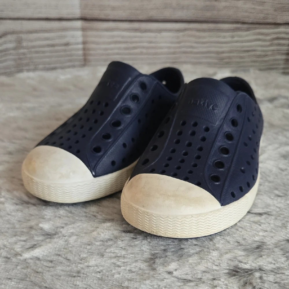 Native Navy/White Watershoes, Kids Size 7, Great Condition